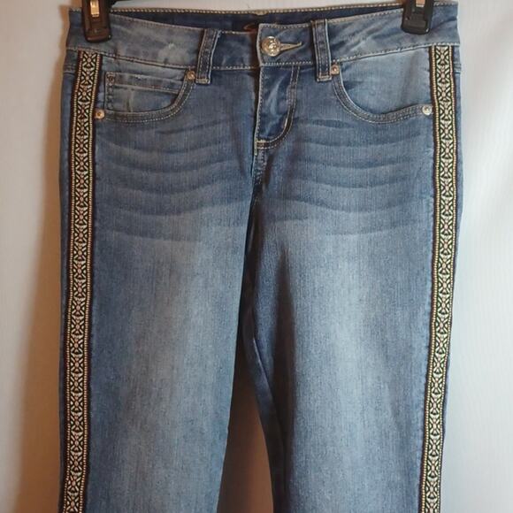 7 SEVEN Women's Denim Crop Jeans with Embroidered Strip. Size 2. - Picture 3 of 16